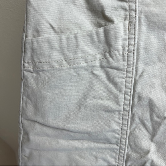 LEE Khaki Shorts. Patch Pockets. Button & Zipper Closure. Size 16M. - Picture 2 of 5